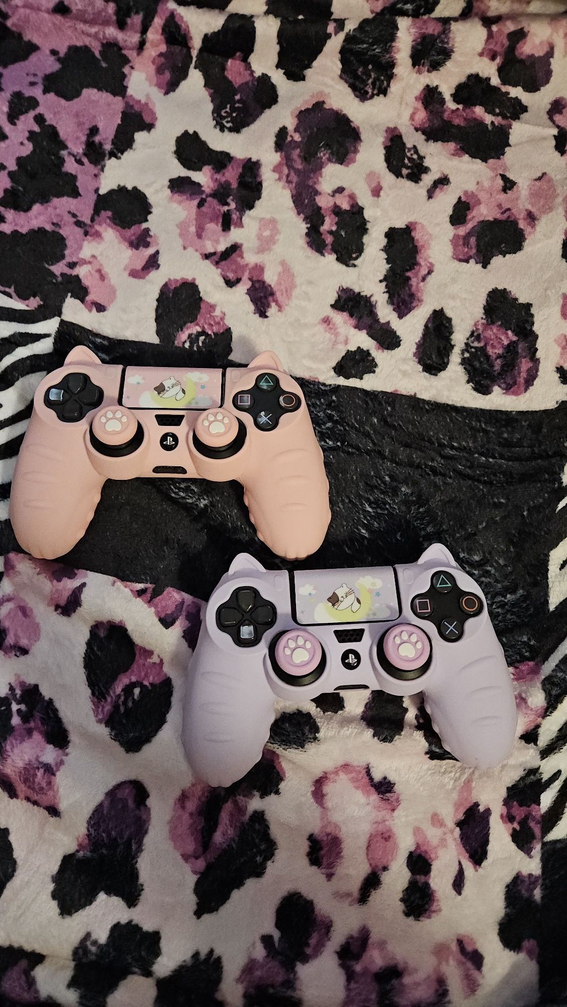 Ps4 Dualshock 4, v2 черни с кейсове