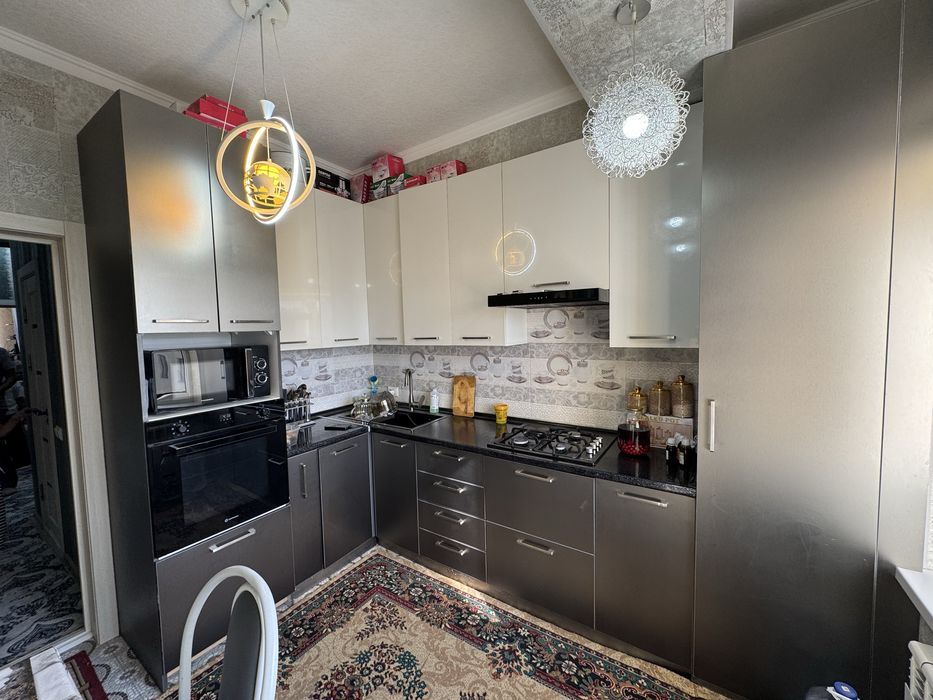 3 xonalik kvartira sotiladi sharq 2 dan 100 m2