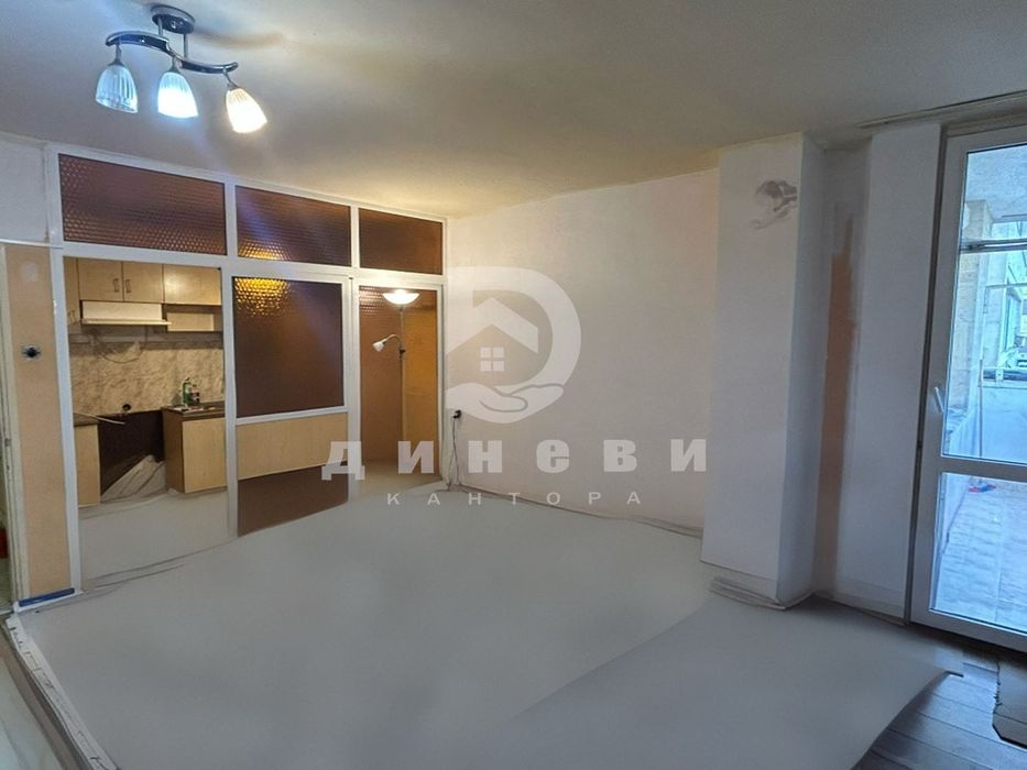 Продава двустаен апартамент в кв. Ремиза