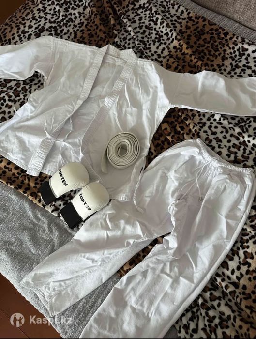 Продам кимоно на 6-8 лет