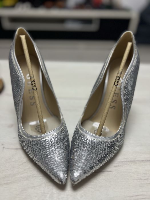 Pantofi GUESS noi