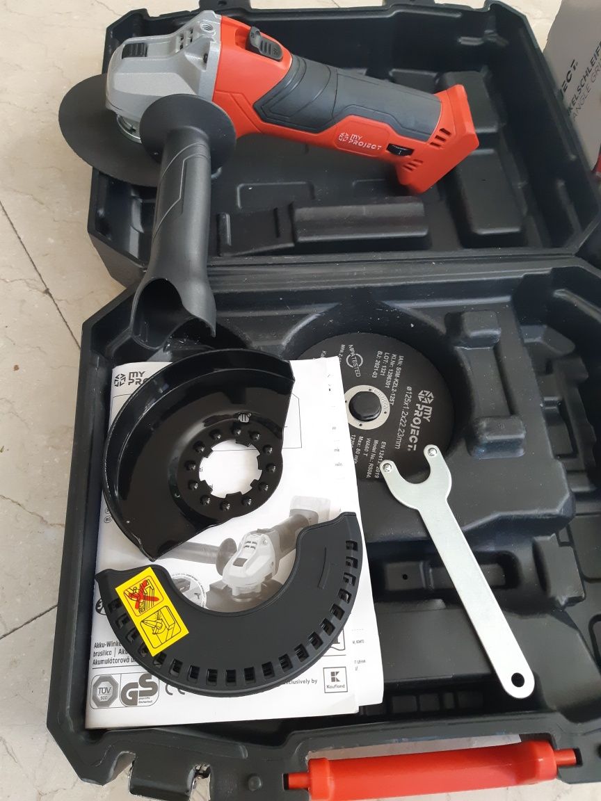 Flex NEFOLOSIT cu disc de 125mm, protecție, Nou Bateria si încărcător