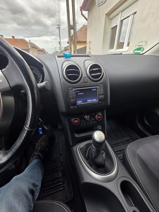 De vinzare Nissan Qashqai 2013 luna 12