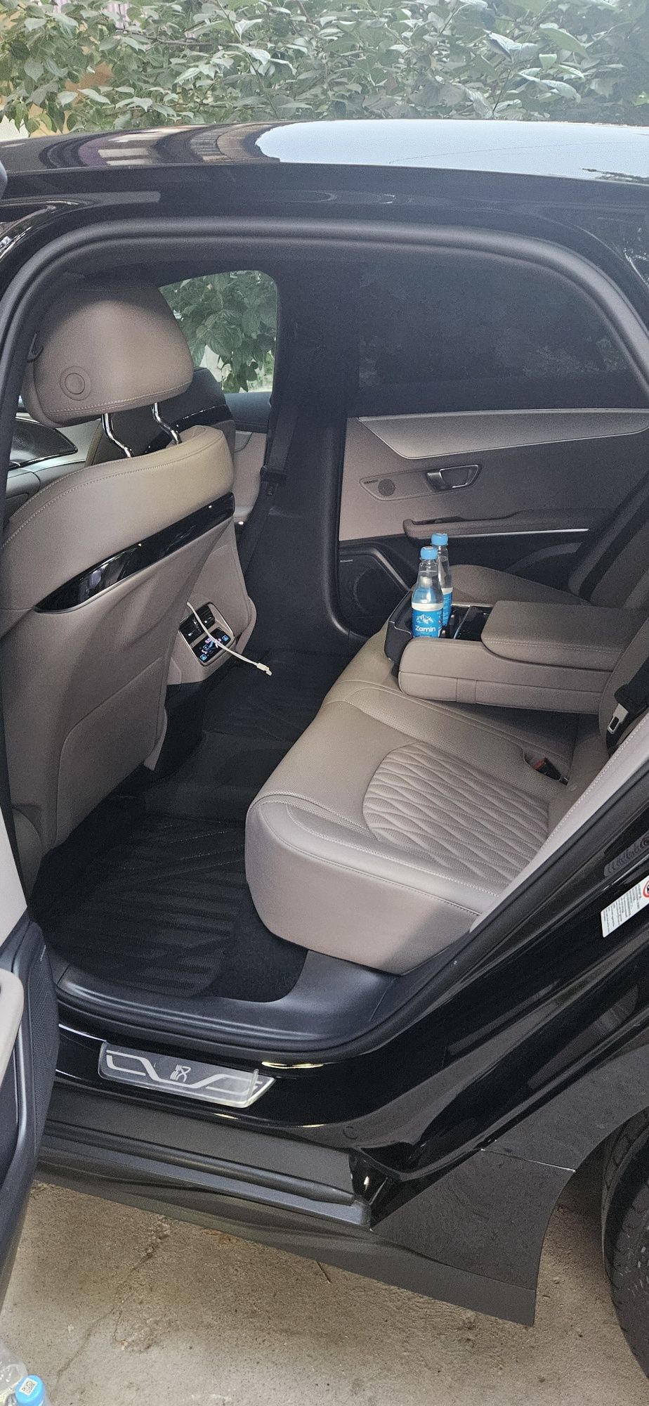 Услуги водителя  на новом премиум авто марки BYD HAN