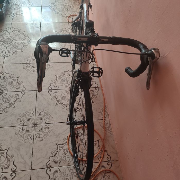 Vând bicicletă curse BH bikes