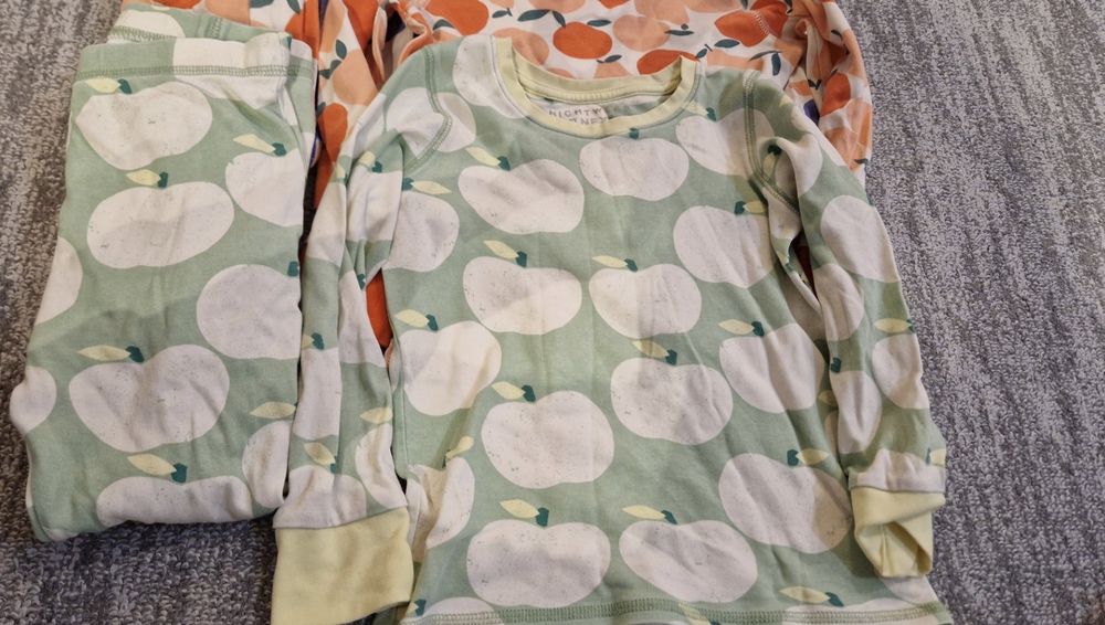 Set 3 pijamale Next marimea 4-5 ani