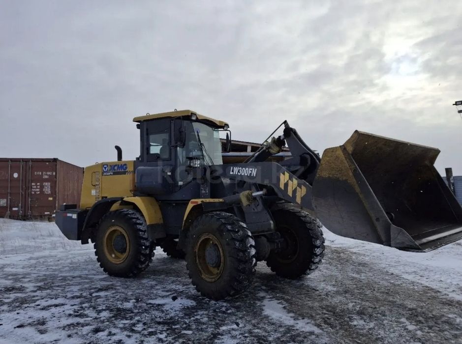 Продам фронтальный погрузчик LW300 FN