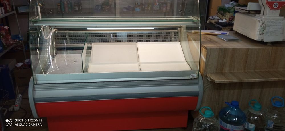 Хладилна витрина