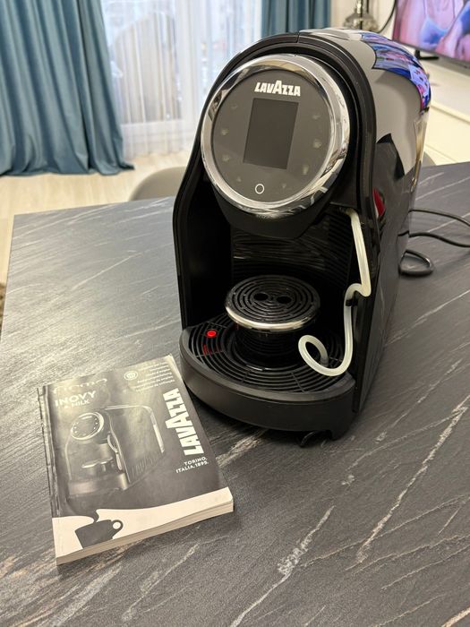 Espressor Lavazza – compact, modern, pentru capsule
