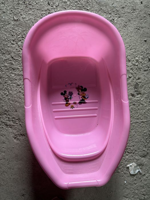 Тазик и горшок розого цвета