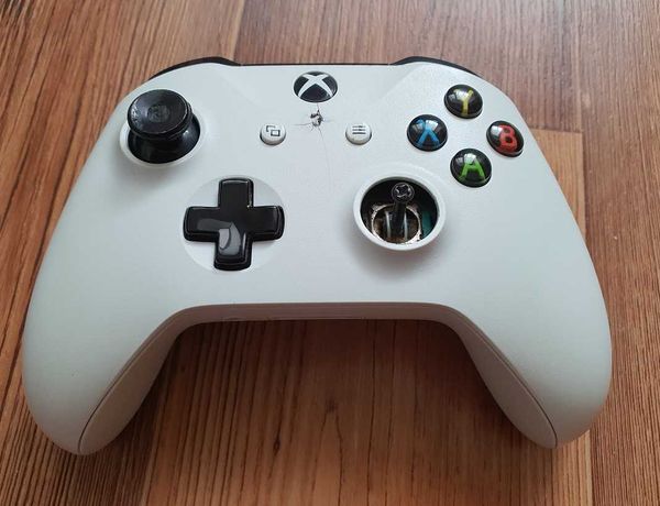 продам оригинальный контроллер Xbox one S/X