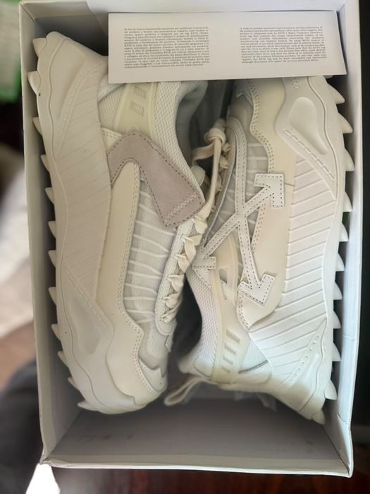 Off White-uri Oddsy