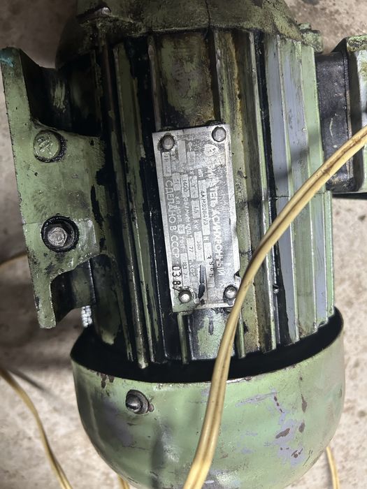 Продам ассинхронный двигатель