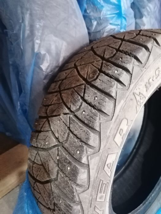 Продам зимние шипованные шины