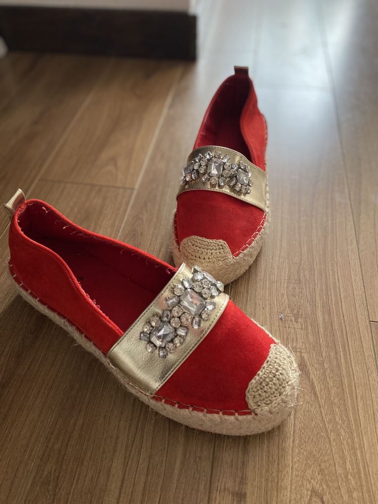 Vand espadrile rosii