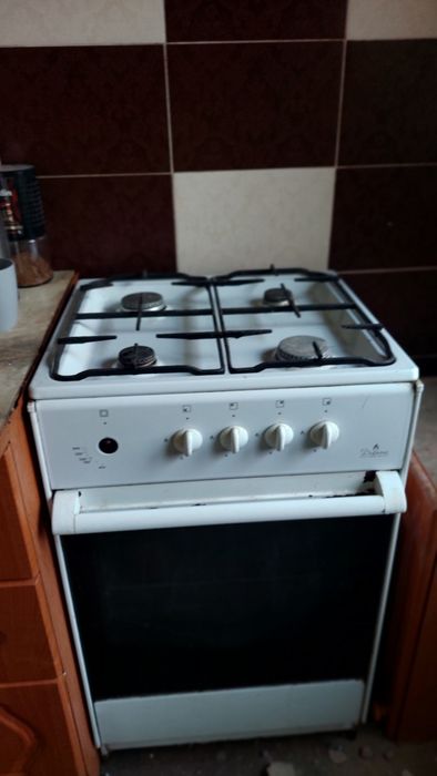 Продаю 4х кофорочную газовую плиту