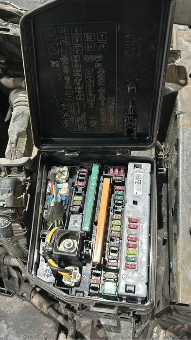 Блок предохранителей Тойота Хайландер 13-19г