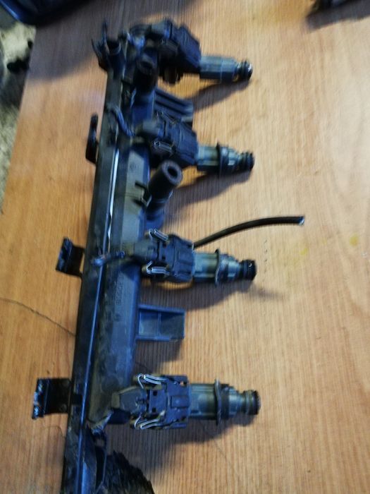 Rampă cu injectoare seat ibiza motor 1,4 b, vw golf 4, skoda fabia 1