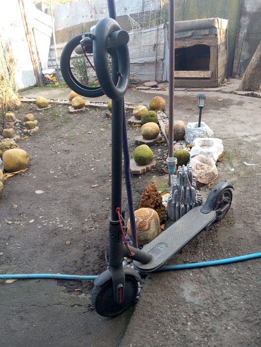 Vând trotineta Xiaomi baterie defectă.