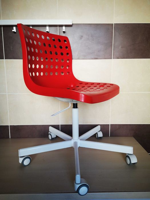 Scaun birou IKEA, rotativ, reglabil pe inaltime, cu roti, rosu cu alb