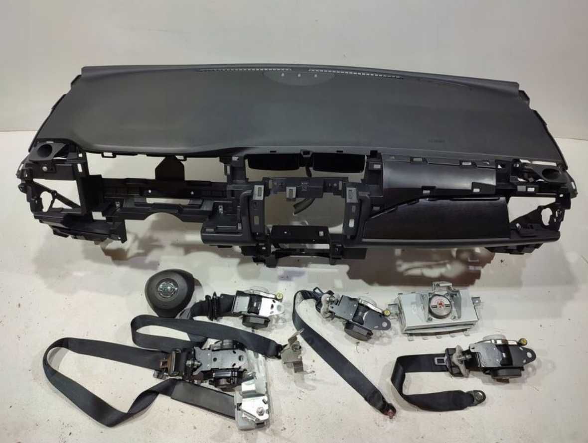 Арматурно табло колани airbag Nissan Leaf II 2