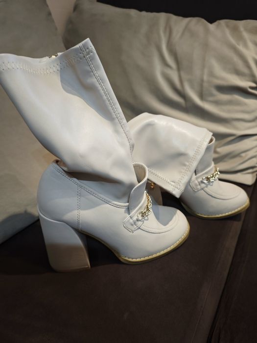 Боти 40 номер прекрасни и модерни,но за съжаление вече високи за мен