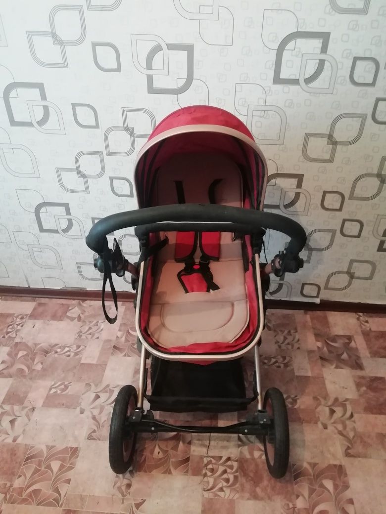 Продаем детскую коляску
