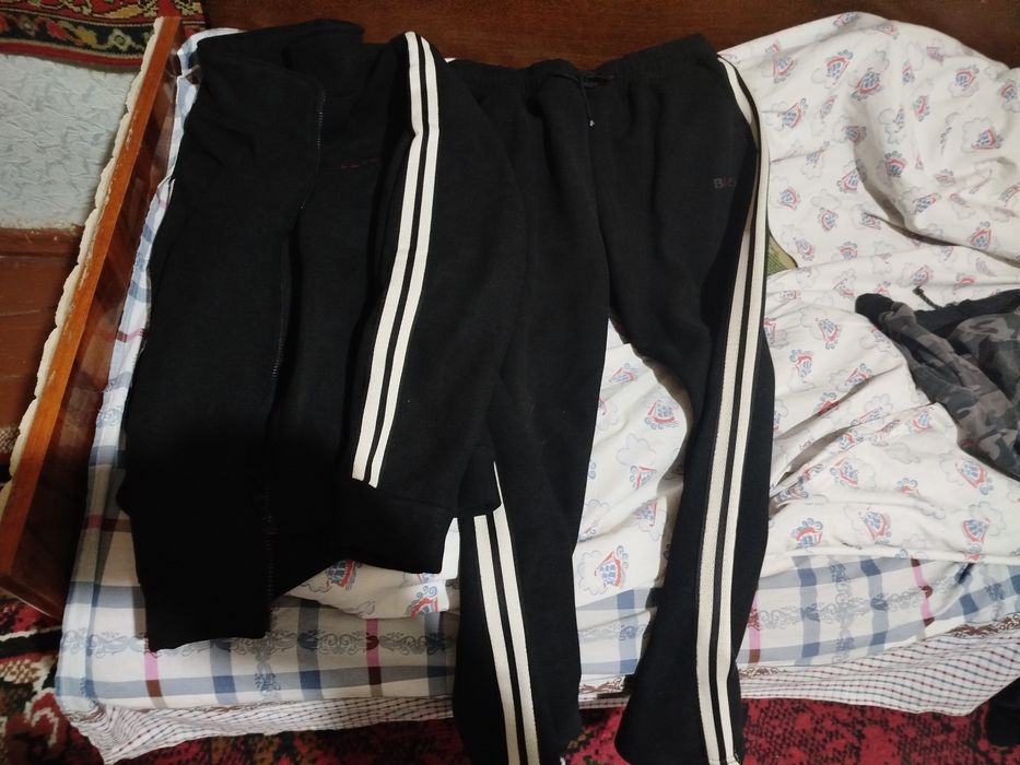 Продается спортивный костюм