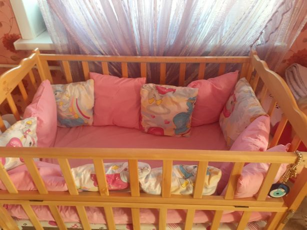Детская кроватка со бортиками и матросом