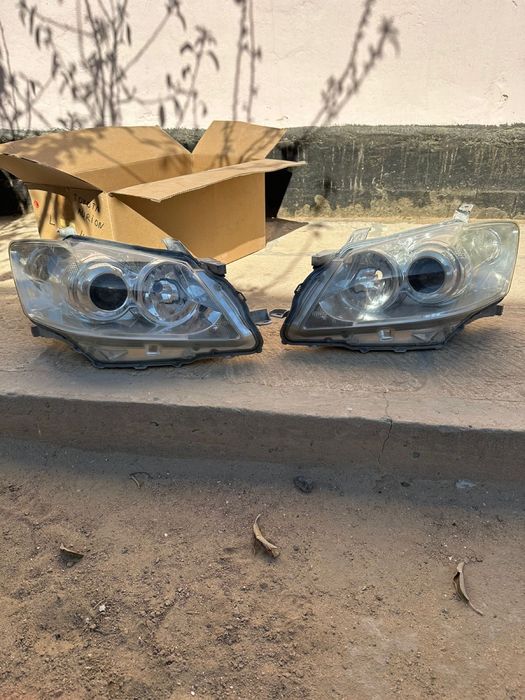 Toyota Aurion фар