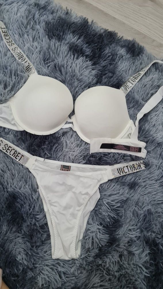 Set sutien alb victoria's secret și chilot model superb