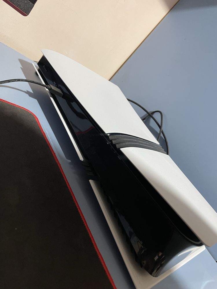 Playstation 5 pro (в гаранция)