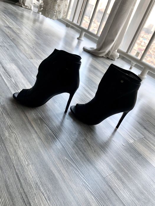 Сапоги Италия 11000 тг  обувь на выход 11000 тг