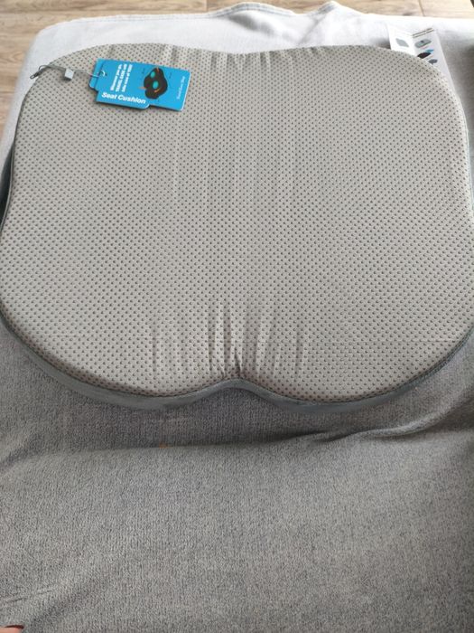 Perna ergonomic din spumă cu memorie pentru scaun – gri