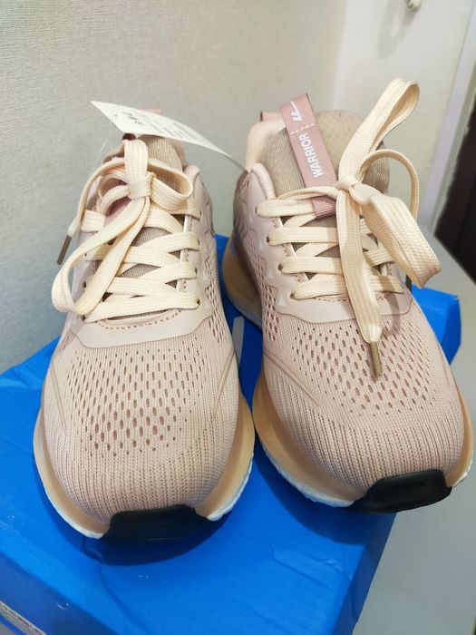 Продам кроссовки Warrior