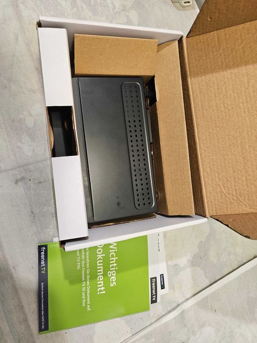 antena auto Receptor digital Strong SRT8541 DVB-T2 Full HD