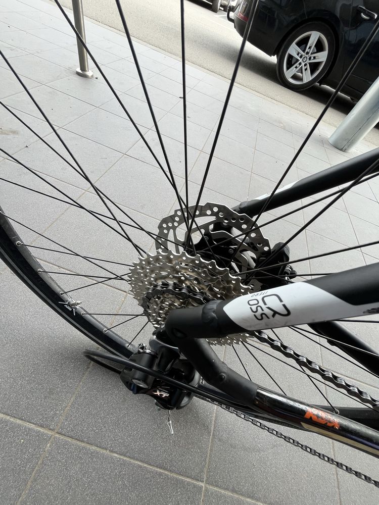 Bicicleta KTM de trekking