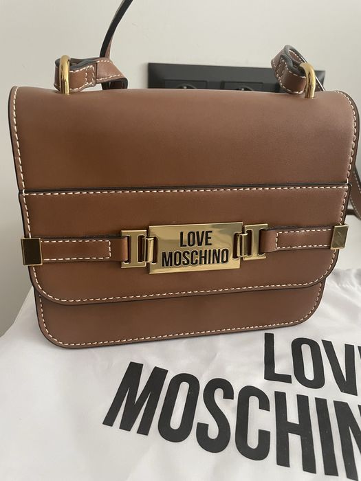 Маркова дамска чанта - Love Moschino