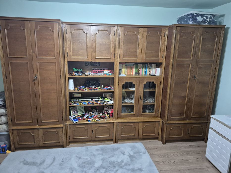 Vând Mobilă din lemn masiv