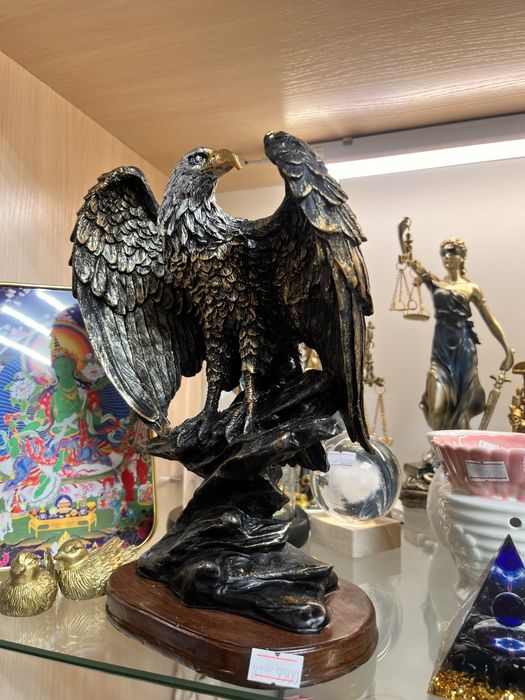 Статуэтка орел. Высота 25 см новый , магазин