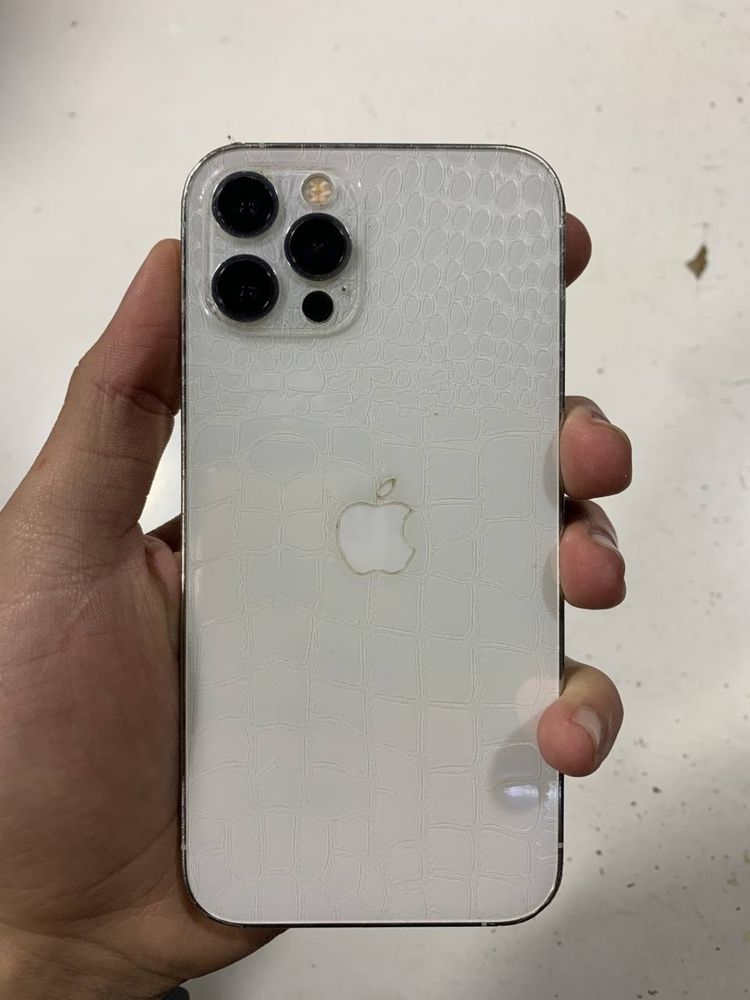 Iphone 12 pro 256gb oq xolati chotkiy uzim ishlatganman aybi yo