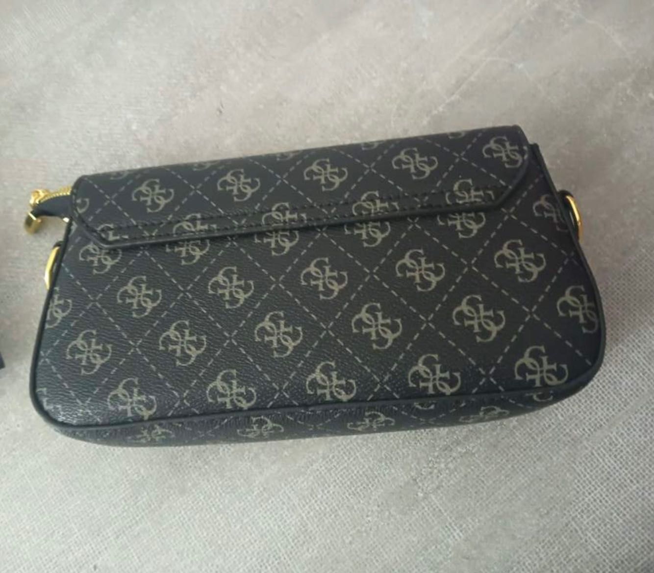 Дамска чанта Guess