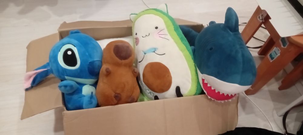 Коробка игрушек в отличном состоянии