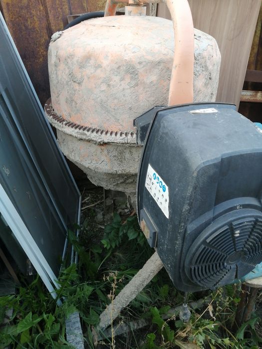 Продам бетономешалка б/у рабочий работает 220в астана юговосток