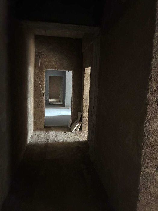 736 Продаётся квартира коробка 88кв, 2-этаж, ориентир: Обл-Гаи