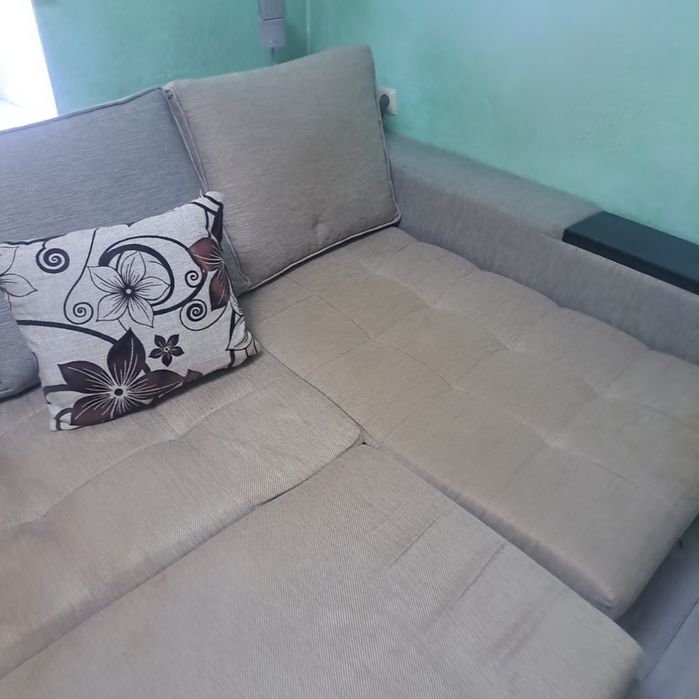 Продам диван  срочно