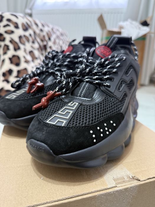 Versace chain reaction