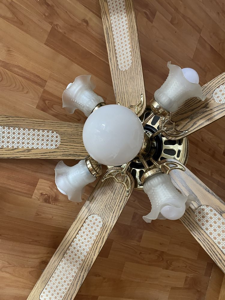 Lustra cu ventilator