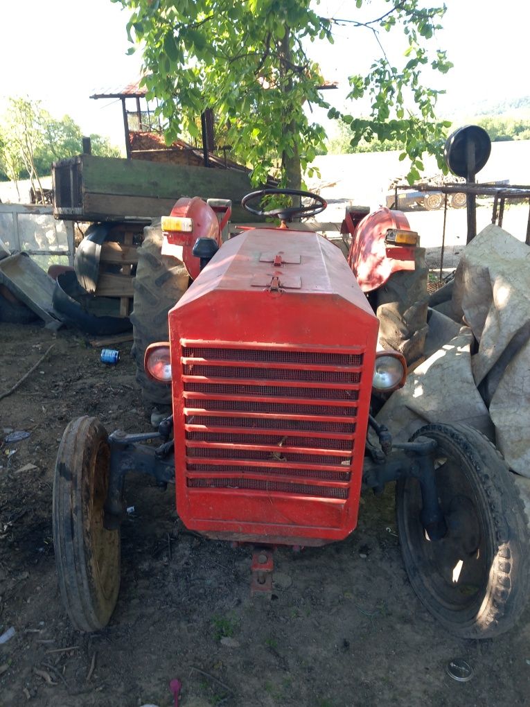 Vând tractor massey ferguson