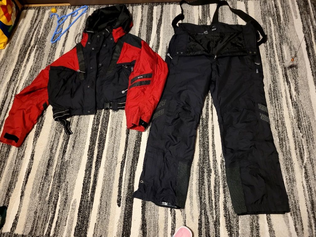 Costum iarna (schi)